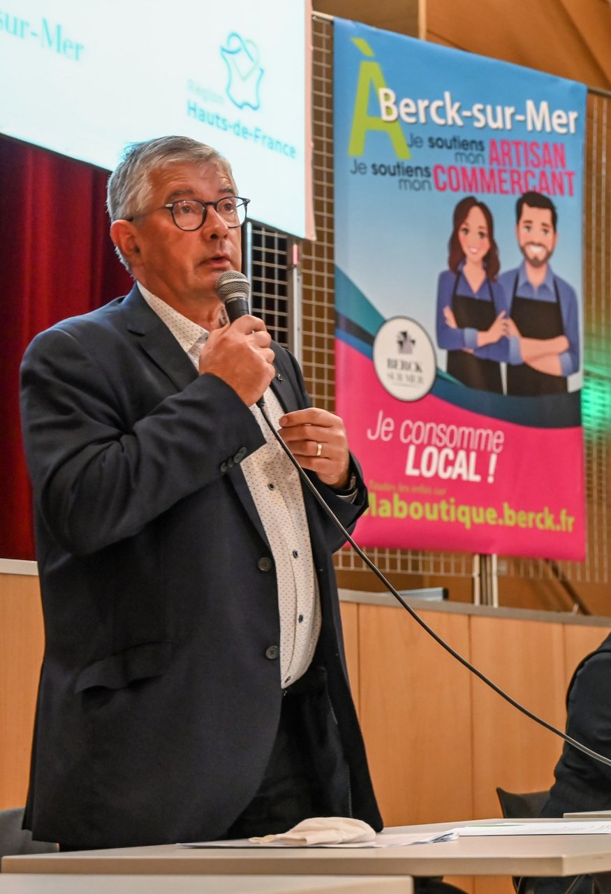 Monsieur le maire de Berck-sur-Mer s'exprime aux commerçants sur l’accompagnement du commerce local et la présentation de la démarche maboutique.berck.fr
